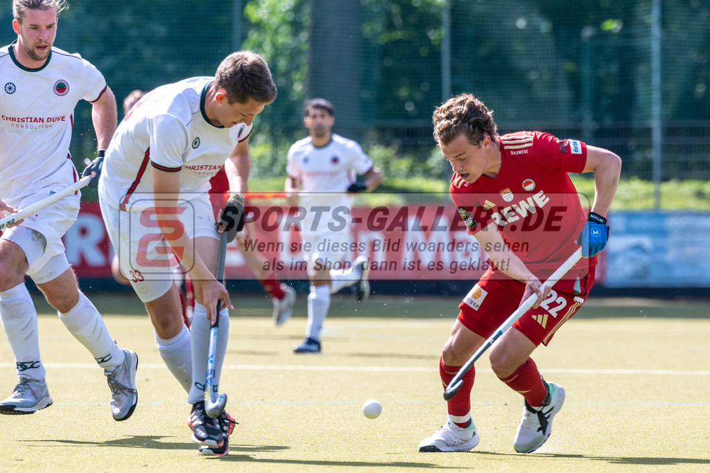 SFE_20240511_0133 | Krefeld, Deutschland, 11.05.2024: Michel Struthoff (Rot-Weiss Köln) Mika Schröders (Crefelder HTC) in Aktion waehrend des Spiels der Feldhockey 1. Bundesliga Herren zwischen Crefelder HTC - Rot Weiss Köln im Gerd-Wellen-Hockeyanlage am 11.05.2024 in Krefeld, Deutschland. (Foto von Stephan Fehrmann)

Krefeld, Germany, 11.05.2024: Michel Struthoff (Rot-Weiss Köln) Mika Schröders (Crefelder HTC) in action during the game of Feldhockey 1. Bundesliga Herren between Crefelder HTC - Rot Weiss Köln in Gerd-Wellen-Hockeyanlage at 11.05.2024 in Krefeld, Deutschland. (Foto from Stephan Fehrmann)