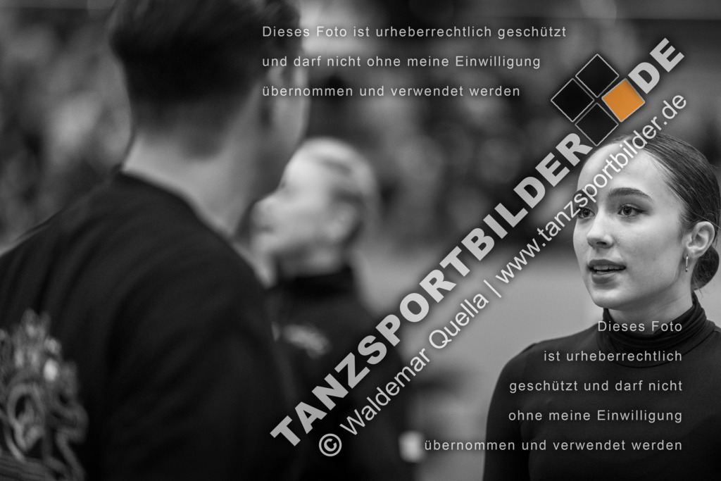 20231020-00122 | Hier finden Sie Tanz Bilder vom Latein und Standard Formationen tanzen. Sportbilder vom Tanzsport. Schöne Fotos und von Weltmeisterschaft, Europameisterschaft, Bundesliga, Regionalliga, Oberliga und Landesliga sowie von GOC Stuttgart, DanceComp, WM Bremen