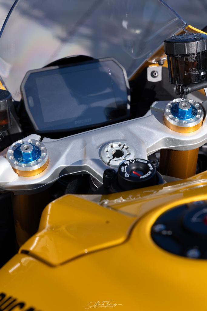 Ducati Panigake V2S | Entdecken Sie die faszinierende Welt von Alexander Tschuncky Arts: Kreative Fotografie, atemberaubende Automobilkunst und hochwertiger Bilderdruck. Lassen Sie sich inspirieren! - Realisiert mit Pictrs.com