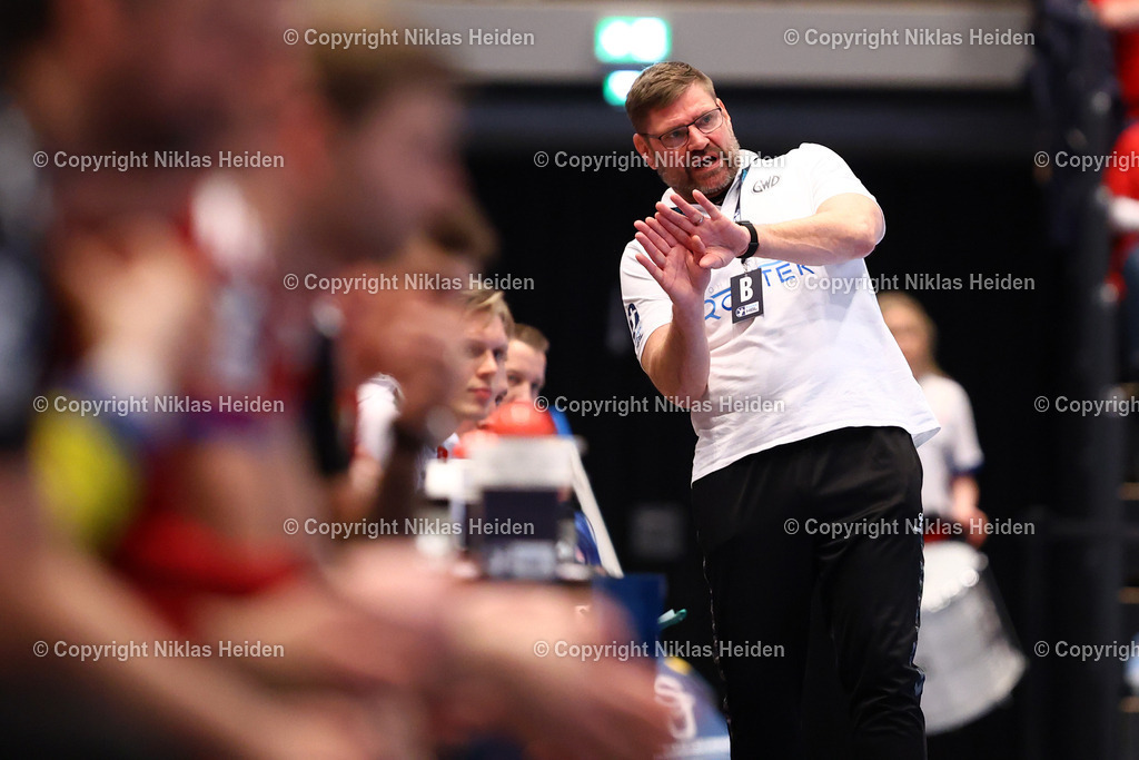 NH_HSVHamburg_GWDMinden_HandballBundesliga_14122025 | Aaron Ziercke (Trainer, GWD Minden)Handball I Herren I Bundesliga (Daikin HBL) I Saison 2025-2026 I 17. Spieltag I Handball Sport Verein Hamburg - GWD Minden I 14.12.2025 I Sporthalle Hamburg