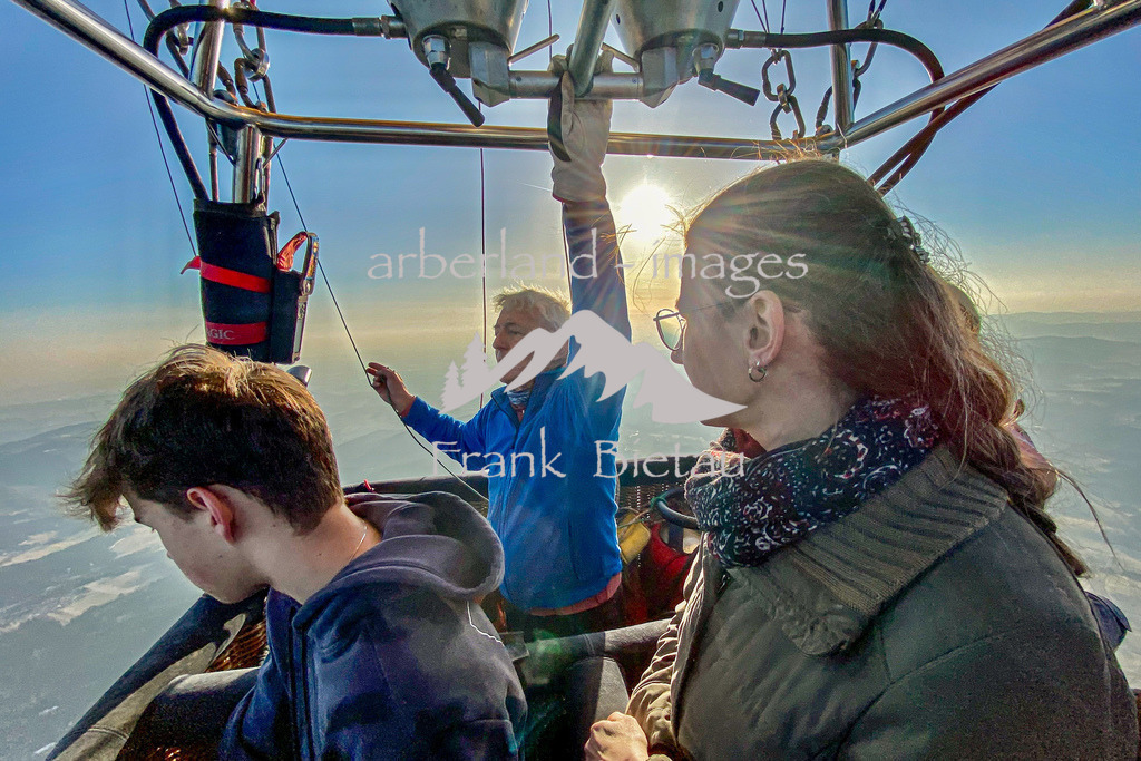 IMG_1751 | mit den Gewinnern der Verlosung der Werbegemeinschaft Stadtplatz-Anger über dem Bayerwald, Pilot, Josef Oberleitner