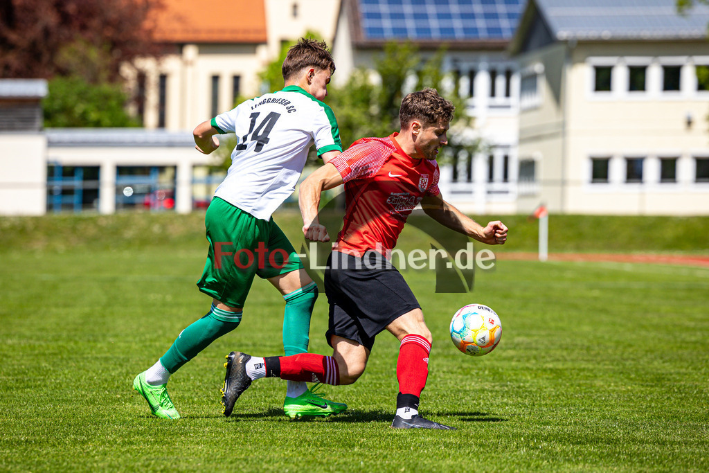 TSV Peißenberg vs Lenggrieser SC | Abstiegs Qualifikationsrunde Kreisliga Gruppe C, TSV Peißenberg vs Lenggrieser SC, 20240504,
Duell zwischen Thomas VOELKLE (TSVP 15) und Elias STARA (LSC 14),
2024-05-04 in Peißenberg (Sportplatz Peißenberg)
Elias STARA (LSC 14), Thomas VOELKLE (TSVP 15)
Copyright: WolfgangxLindner www.foto-lindner.de