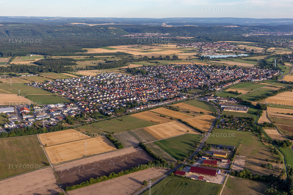 Luftbild: Neuthard im Ortsteil Neuthard in Karlsdorf-Neuthard im Bundesland Baden-Württemberg in Deutschland. – Foto: IMG_133459.jpg vom 12.07.2022 durch Werner Riehm/FLY-FOTO.de – Auflösung des Originals: 5472 x 3648 px – Karlsdorf-Neuthard