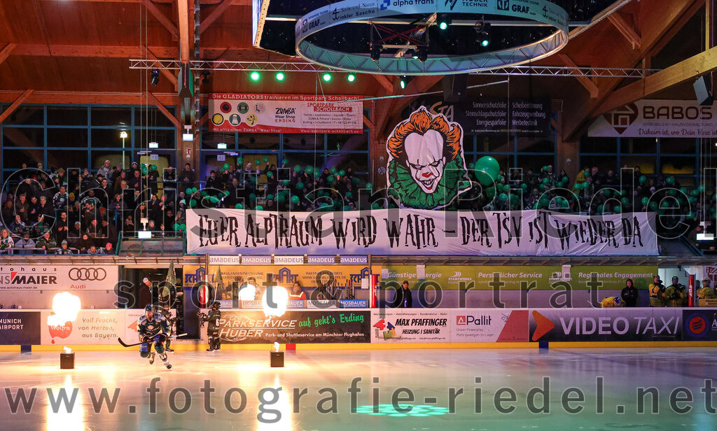 2025-12-19_006_TSV_Erding_gegen_Toelzer_Loewen | Erding, Deutschland, 19.12.2025:Eishockey, Oberliga Süd 2025 / 2026, 27. Spieltag, TSV Erding gegen Tölzer Löwen, Endergebnis: 2:5Markus Eberhardt (Erding Gladiators, #94)Foto: Christian Riedel / fotografie-riedel.net