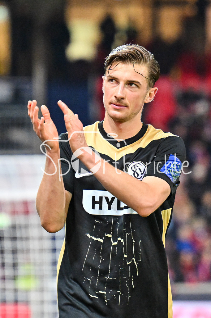1. FC Heidenheim - SV Elversberg 07 | im Bild Lukas PETKOV (SV Elversberg 25) nach seiner Auswechslung / Einzelfoto / Freisteller / Relegation Bundesliga: 1. FC Heidenheim - SV Elversberg 07, Voith-Arena am 22.05.2025 / DFL REGULATIONS PROHIBIT ANY USE OF PHOTOGRAPHS AS IMAGE SEQUENCES AND/OR QUASI-VIDEO / BLD / ZDF