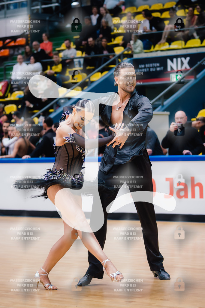 Hessen Tanzt WDSF International Open Latin 11th (43) Justin Lauer _ Rita Schumichin (TSC Saltatio Neustadt im TV 1860 Mußbach)-2025-05-18-3685 | Webshop for digital downloads and prints of dance sport, event & show photographer Julian Link - Realisiert mit Pictrs.com