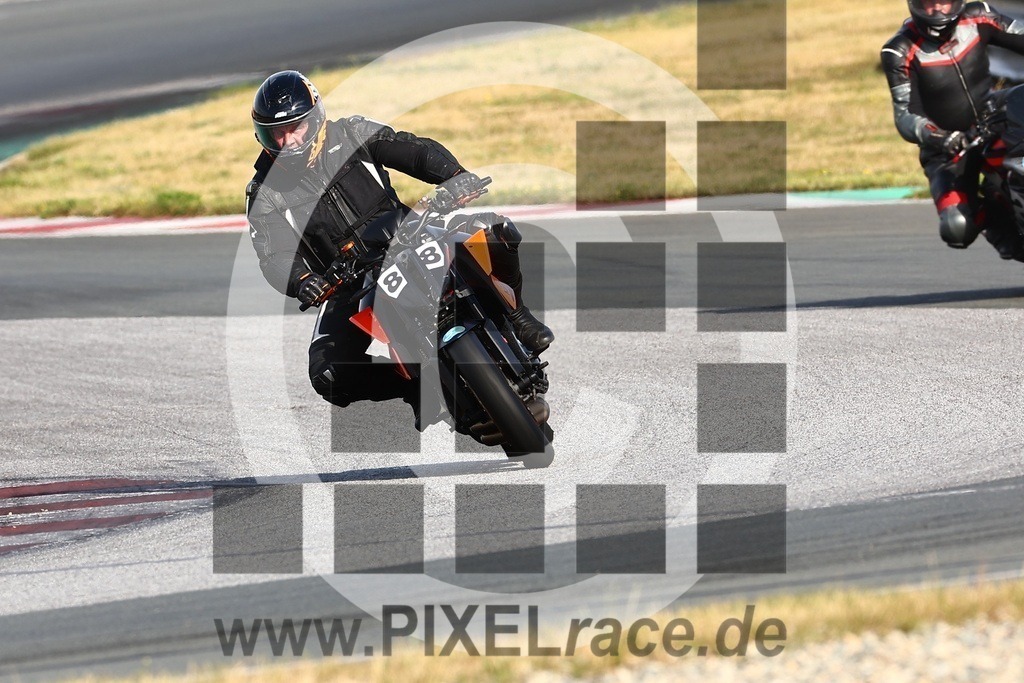 0088-20240909_03181 | Schöne Erinnerungen an spannende Momente - das festzuhalten ist unser Job. PIXELrace.de ist seit 2003 auf den Rennstrecken Europas unterwegs um die Action draußen beim Fahren und die wunderbare Stimmung imm Fahrerlager für euch einzufangen.