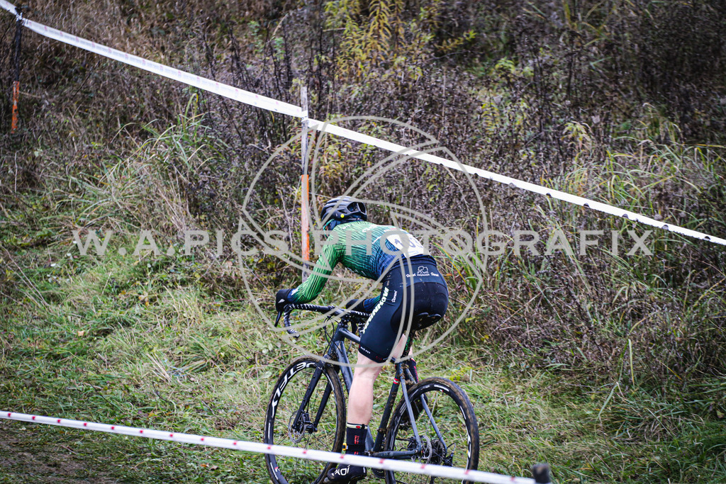 ..... | AUSTRIA, 24.11.24, 3.Radquerfeldein GP um das Sportzentrum Gunskirchen Image shows: Photo: Wapics / Andreas Willdoner