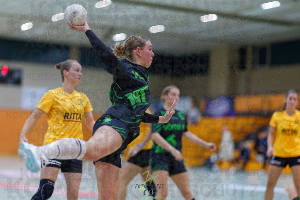 Frauen Oberliga Mitte (HHV); HSG Kleenheim/Langgöns II - HSG Eibelshausen/Ewersbach | Frauen Oberliga Mitte (HHV); HSG Kleenheim/Langgöns II - HSG Eibelshausen/Ewersbach am 01.11.2025 in Oberkleen (Weidig-Halle)Photo © 2025 - Jörg Heinrich - Realisiert mit Pictrs.com