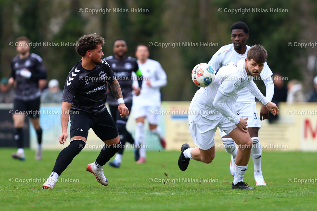 NH_TuSDassendorf_ETSVHamburg_OberligaHamburg_02042026 | #26 Yannik Nuxoll (TuS Dassendorf), #22 Dominik Akyol (ETSV Hamburg)Fußball I Herren I Gamesright Oberliga Hamburg I Saison 2025-2026  I 18. Spieltag I TuS Dassendorf - ETSV Hamburg I 02.04.2026 I Sportplatz Wendelweg