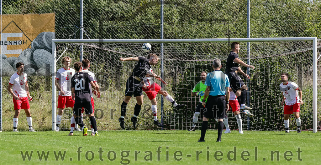 2023-09-17_041_SG_Anzing-Parsdorf_II_gegen_TSV_Zorneding_II | Anzing, Deutschland, 17.09.2023:
Fußball, A-Klasse 2023 / 2024, 5. Spieltag, Endergebnis: 1:1

Silvan Schuster ((SG) Anzing-Parsdorf, #20), Severin Munker ((SG) Anzing-Parsdorf, #14), Torwart Tobias Stocker (TSV Zorneding, #1), Severin Munker ((SG) Anzing-Parsdorf, #14)

Foto: Christian Riedel / fotografie-riedel.net