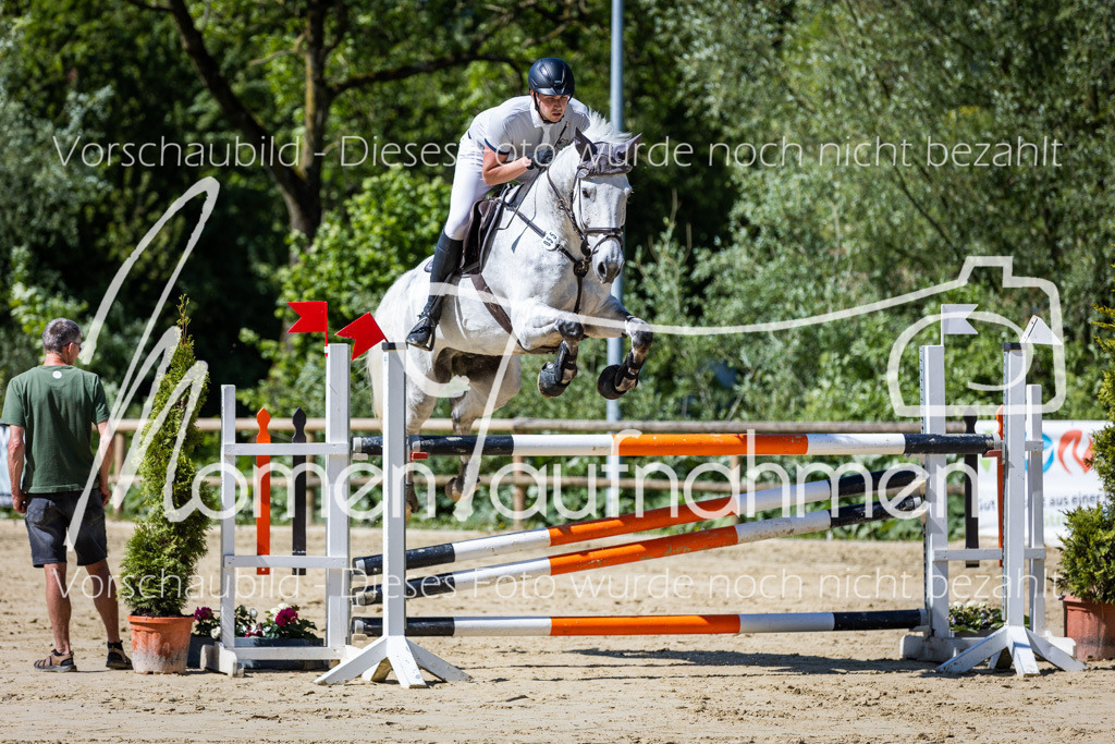 Donop24-M-Spr-035 | MomenTaufnahmen Pferdesportfotos