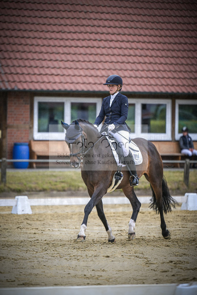 DOS_3199 | Entdecke hochwertige Reitturnierfotos von Foto Oger. Professionell, emotional und authentisch – jetzt Lieblingsmomente im Shop bestellen.Deutschlandweite Turnierfotografie. - Realisiert mit Pictrs.com