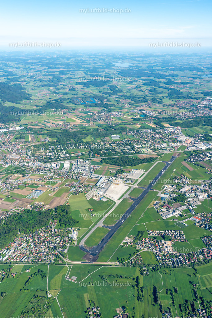 luftbild-airport-salzburg-bruno-kapeller-13 | Luftbild vom Airport Salzburg. Die Piste wurde nach fast 60 Jahren generalsaniert. Die Landebahn wurde für 5 Wochen total gesperrt. - Realisiert mit Pictrs.com