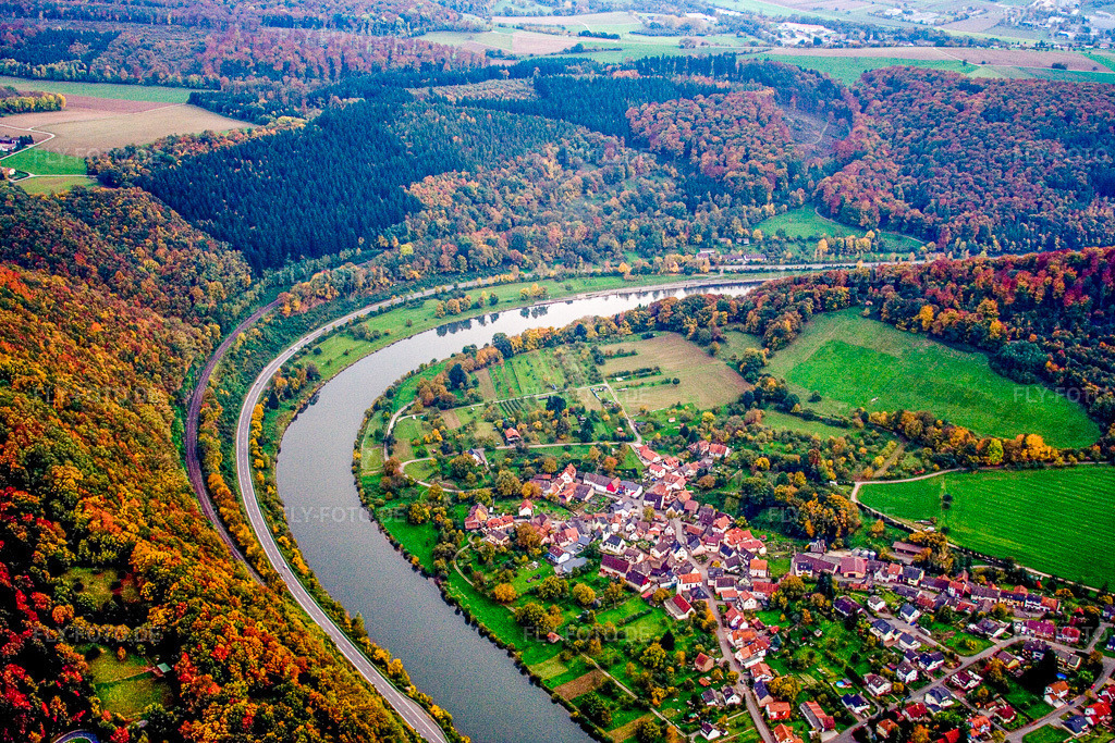 Luftbild: Neckarschleife im Ortsteil Guttenbach in Neckargerach im Bundesland Baden-Württemberg in Deutschland. Foto: IMG_14267.jpg vom 12.10.2008 durch Werner Riehm/FLY-FOTO.de