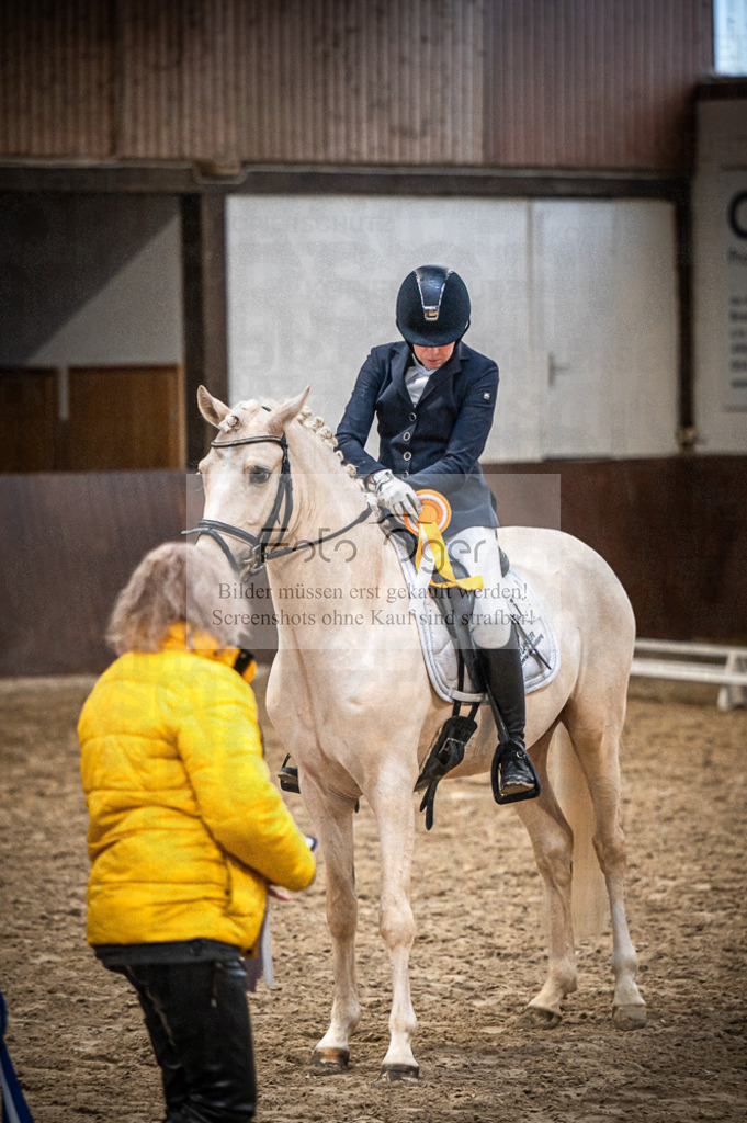 Hallenreittunier Voxtrup 2023 | Entdecke hochwertige Reitturnierfotos von Foto Oger. Professionell, emotional und authentisch – jetzt Lieblingsmomente im Shop bestellen.Deutschlandweite Turnierfotografie. - Realisiert mit Pictrs.com
