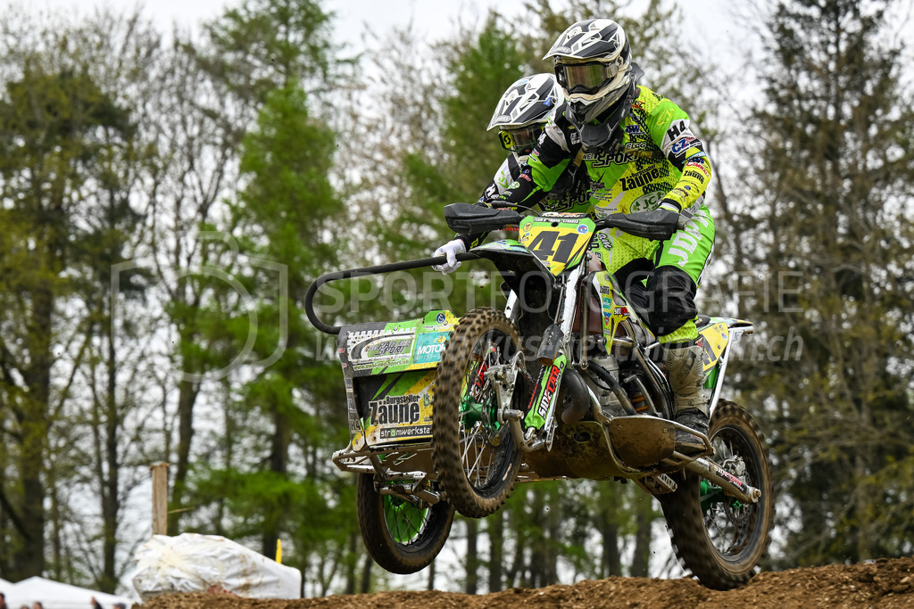 Motocross Schlatt bei Winterthur - 30. April 2023 | #41 Hofmann Fabian / Strauss Marius aus Elgg (CH) auf VMC Zabel in der Kategorie Seitenwagen am Motocross Schlatt bei Winterthur, 30. April 2023. 
Instagram: @mx_schlatt | @mc_wila | @sam_schweiz
Bild: Sportfotografie Markus Aeschimann | www.markus-aeschimann.ch - Realisiert mit Pictrs.com