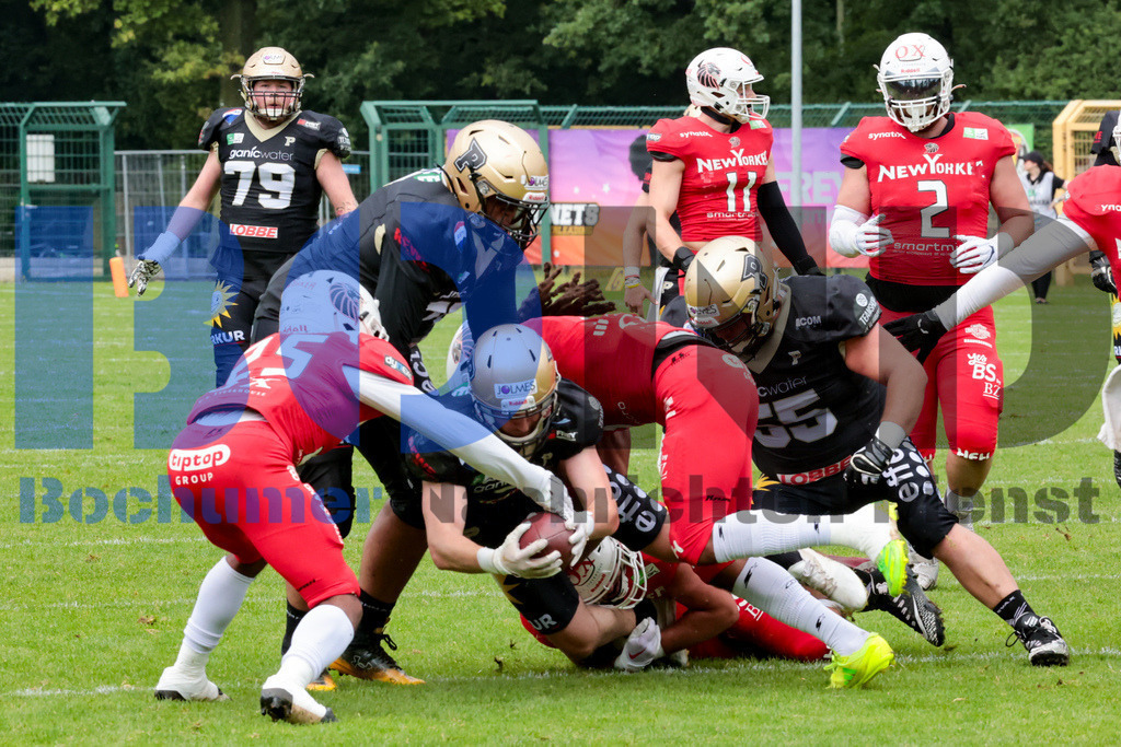 GFL: Paderborn Dolphins vs. New Yorker Lions{date} -  | {headline}(Foto: Sebastian Sendlak / BOND) - Realisiert mit Pictrs.com