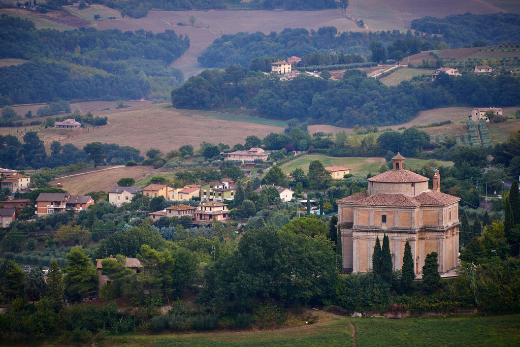 Detailansicht der Stadt Todi | Todi, Italien - August 31, 2016: Detailansicht der Stadt Todi. - Realisiert mit Pictrs.com