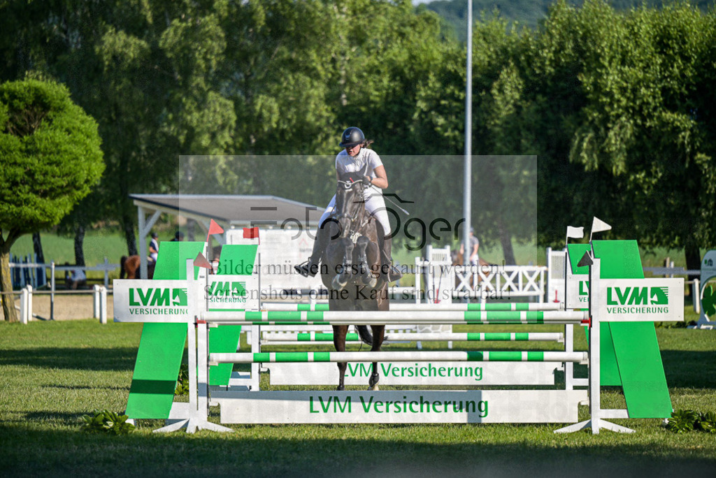Reitturnier Voxtrup | Entdecke hochwertige Reitturnierfotos von Foto Oger. Professionell, emotional und authentisch – jetzt Lieblingsmomente im Shop bestellen.Deutschlandweite Turnierfotografie. - Realisiert mit Pictrs.com