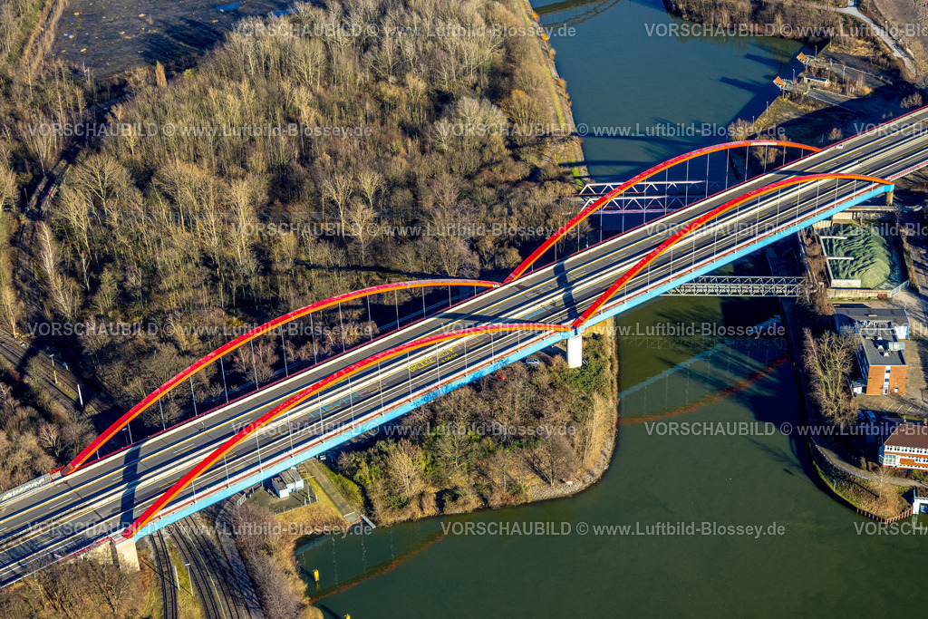Essen240107081 | Luftbild, gesperrte Rhein-Herne-Kanalbrücke mit rotem Geländer, rote Doppelbogenbrücke, Autobahn A42 Emscherschnellweg, Ebel, Essen, Ruhrgebiet, Nordrhein-Westfalen, Deutschland