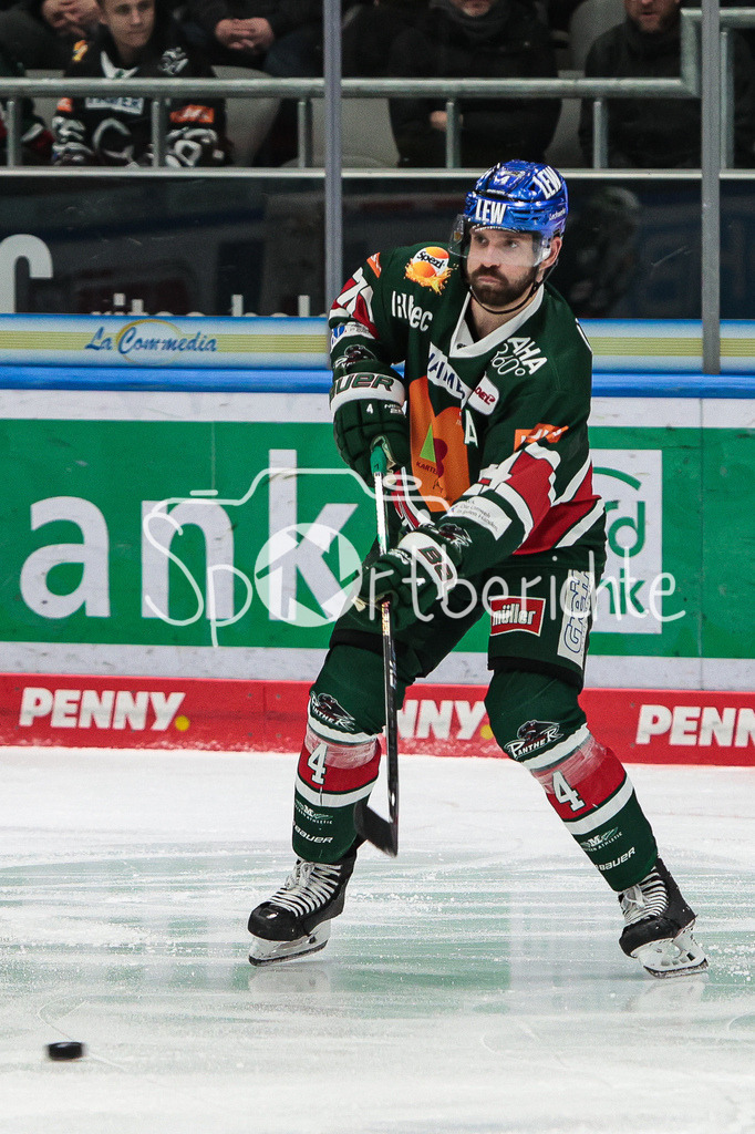 Augsburger Panther - Nuernberg ICE Tigers | Henry HAASE (AEV #4) am Puck