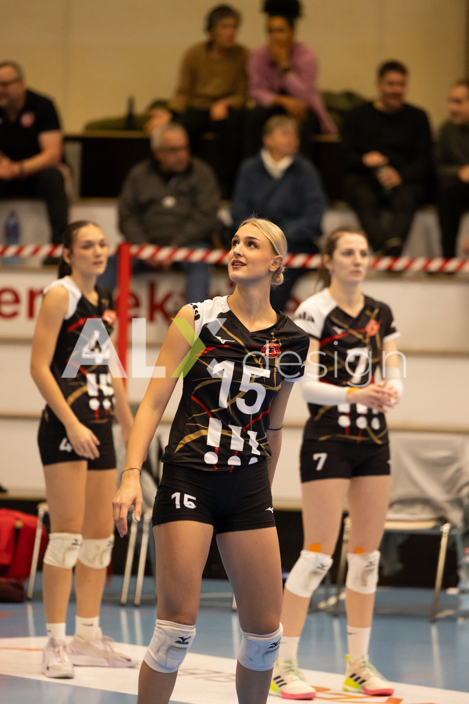 Volleyball I Frauen I Saison 2025-2026 I CEV Volleyball Challenge Cup 2026 | Women I 16th Finals I VC Kanti Schaffhausen - TJ Ostrava I 03.12.2025 | TJ Ostrava - 15 Tereza Bidláková (CZ) – Mittelblock - Realisiert mit Pictrs.com