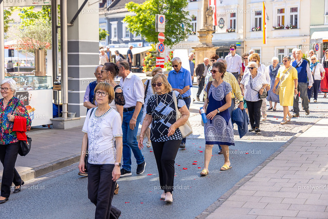 Fronleichnamsprozession mit Pfarrfest | Bildershop von pixelworld.at - Realisiert mit Pictrs.com