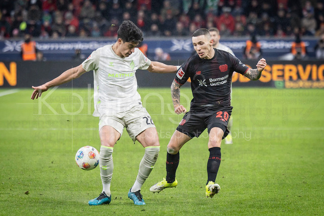 German Bundesliga, Bayer 04 Leverkusen vs. SV Werder Bremen, 24.01.2026 | LEVERKUSEN, GERMANY - JANUARY 24: Julian Malatini (SV Werder Bremen, 22) and Alejandro Grimaldo (Bayer 04 Leverkusen, 20) during the German Bundesliga match on gameday 19 between Bayer 04 Leverkusen vs. SV Werder Bremen at BayArena on January 24, 2026 in Leverkusen, Germany. DFL REGULATIONS PROHIBIT ANY USE OF PHOTOGRAPHS AS IMAGE SEQUENCES AND/OR QUASI-VIDEO.