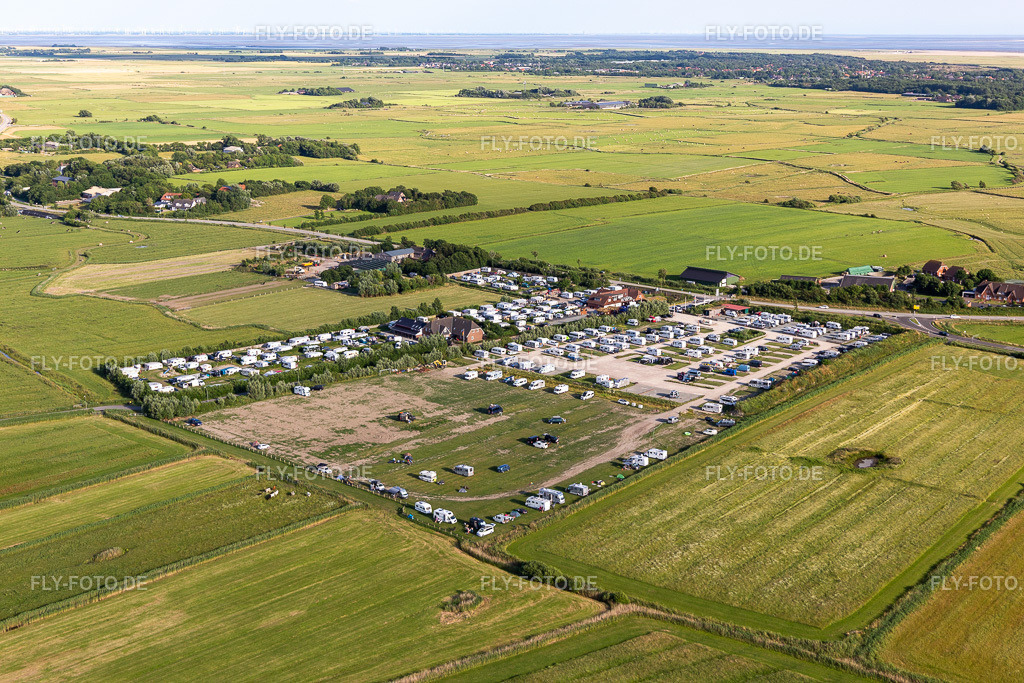 Wohnwagen und Zelte- Campingplatz - und Zeltplatz Camping SPO in Nordfriesland | Luftbild: Wohnwagen und Zelte- Campingplatz - und Zeltplatz Camping SPO in Nordfriesland im Ortsteil Brösum in Sankt Peter-Ording im Bundesland Schleswig-Holstein in Deutschland. Foto: IMG_0007235.jpg vom 10.07.2021 durch Werner Riehm/FLY-FOTO.de - Realisiert mit Pictrs.com