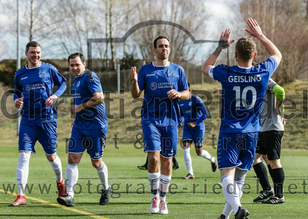 2024-02-24_020_FC_Langengeisling_II_gegen_SG_Reichenkirchen | Erding, Deutschland, 24.02.2024:
Fußball, Kreisklasse 2023 / 2024, Testspiel, FC Langengeisling II gegen SG Reichenkirchen, Endergebnis: 7:1

Jonas Schneider (FC Langengeisling, #15), Ferdinand Zink (FC Langengeisling, #16), Thomas Perzl (FC Langengeisling, #4), Moritz Wiesheu (FC Langengeisling, #10)

Foto: Christian Riedel / fotografie-riedel.net