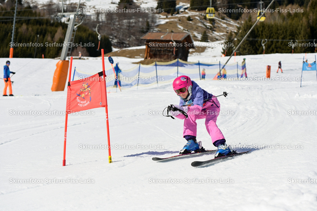 SRF_27.02.2026_925 | Skirennfotos,Serfaus,Fiss,Ladis,Kinderskirennen,Winter,Tirol,Oberland,skirace,SFL,feelfree,weil wir's genießen,ski,Ski,skifahren,Sonnenplateau, - Realisiert mit Pictrs.com