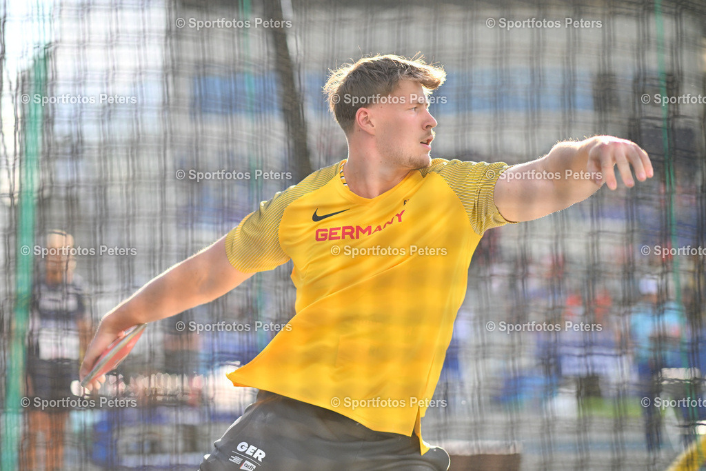 KP1_7785_1 | 21.07.2025, xkaix, Leichtathletik, FISU World University Games 2025 v.l. Steven Richter (Deutschland) in der Qualifikation beim Diskuswurf - Realisiert mit Pictrs.com