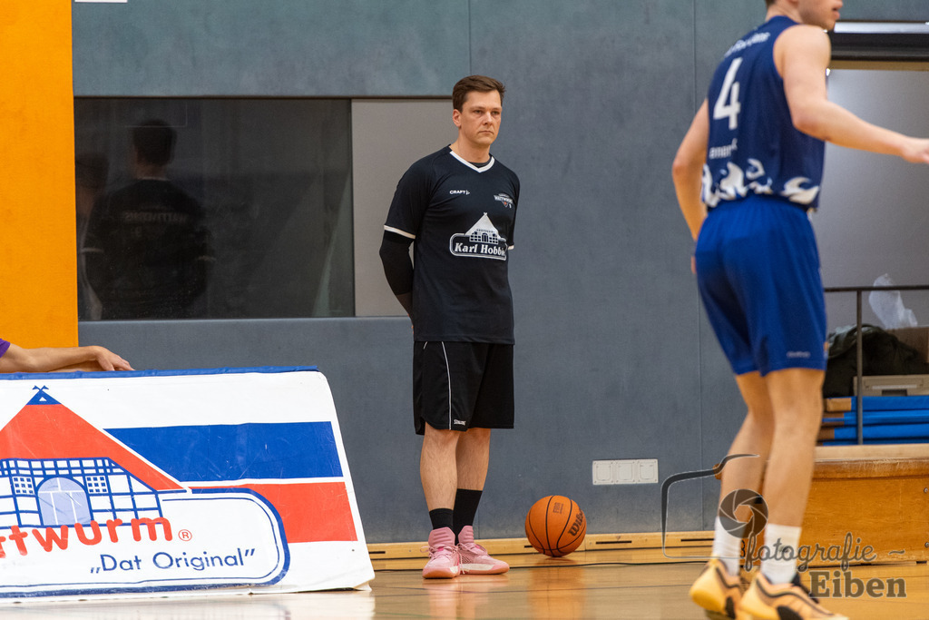 Wattworms Edewecht-Lions Ofenerdiek | Wattworms Edewecht (weiß)-Lions Ofenerdiek (blau) am 22.02.2026 in Edewecht (Heinz-zur-Jührden-Halle); Photo: Philip Eiben 2025 - Realisiert mit Pictrs.com