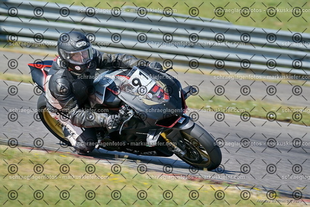 25bt04-0130 | markuskiefer.com - Realisiert mit Pictrs.com