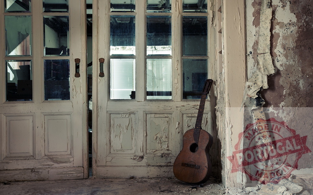 Old broken guitar leaning against wall in abandoned house | Old broken guitar leaning against wall in abandoned house with peeling paint and broken window - Realized with Pictrs.com
