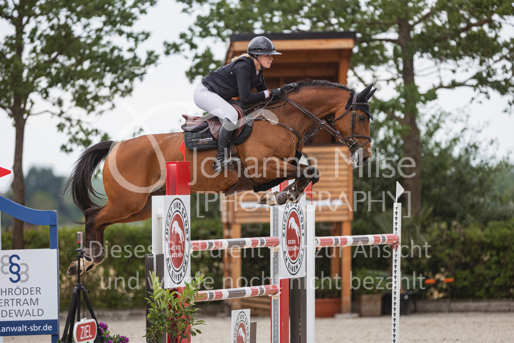240614_Lemwerder_M2-Springen-445 | Deine schönsten Turniermomente als professionelle Fotos! Entdecke hochwertige Pferdesport-Fotografie im Online-Shop. Jetzt Fotos finden & bestellen!