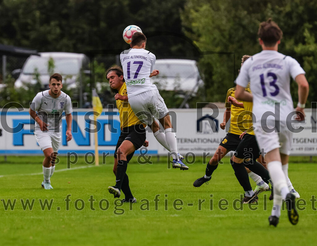 2023-08-09_034_FC_Moosinning_II_gegen_SpVgg_Altenerding | Moosinning, Deutschland, 09.08.2023:
Fußball, Kreisliga 2023 / 2024, 3. Spieltag, FC Moosinning II gegen SpVgg Altenerding, Endergebnis: 1:1

Fehmi Bagci (FC Moosinning, #3), Johannes Irl (SpVgg Altenerding, #17)

Foto: Christian Riedel / fotografie-riedel.net