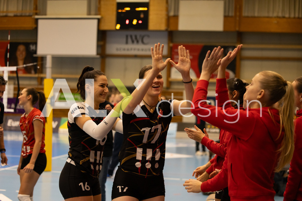 Volleyball I Frauen I Saison 2025-2026 I CEV Volleyball Challenge Cup 2026 | Women I 16th Finals I VC Kanti Schaffhausen - TJ Ostrava I 03.12.2025 | TJ Ostrava - 17 Adela Chládková (CZ) – Mittelblock - Realisiert mit Pictrs.com
