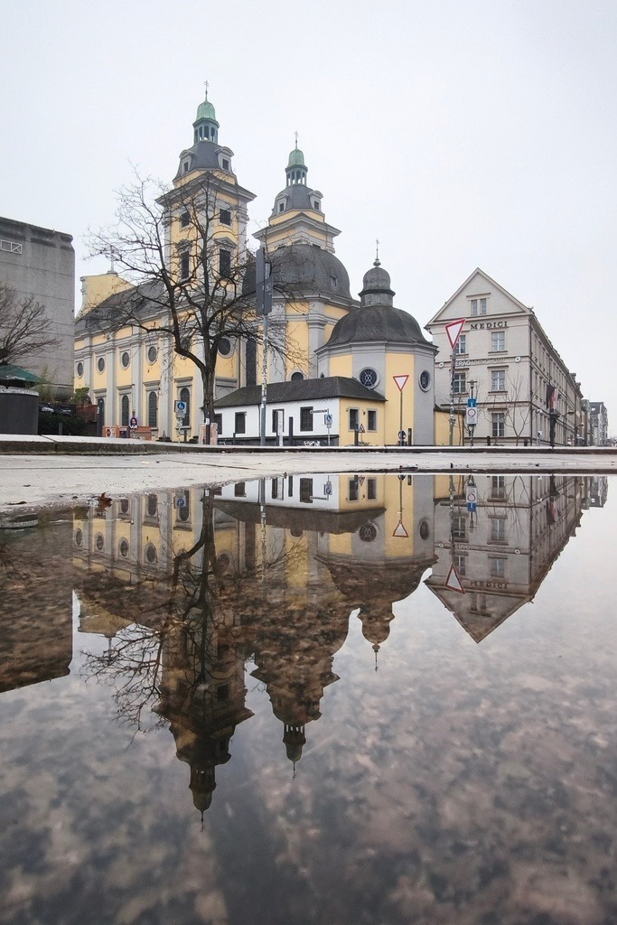 Kirche im Dialog | Andreaskirche: Altstadt Düsseldorf - Realisiert mit Pictrs.com