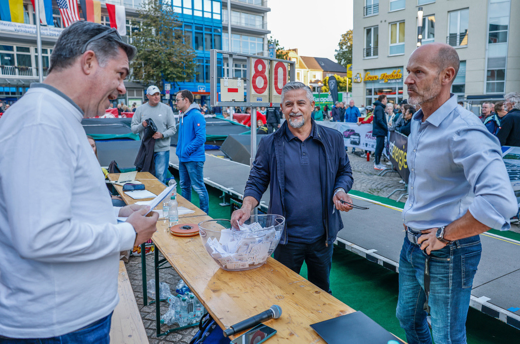 top-top.de 240913-217 | Foto, Video, Fotografie, Videografie, Fotobox, DJ, Discjockey, Musik, Musikbox, Veranstaltung, Photobooth, Amazon, Ebay, Buchtipp, Bestseller, Autor, Verlag, Buch, Wesel, Hamminkeln, NRW, Dinslaken, Rees, Drohne, Hochzeit, Party, Fotobox, Wesel, Fotograf