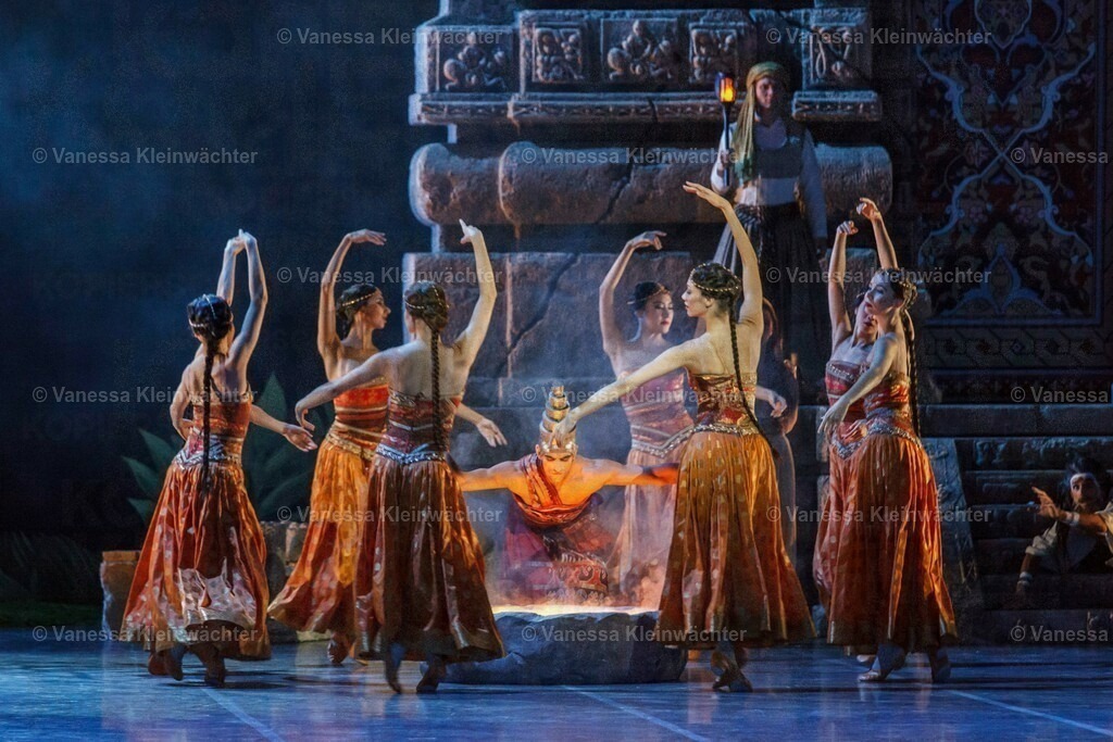  Ballett "La Bayadère" (Fotoprobe) in der Staatsoper unter den Linden | Berlin, 02.11.2018: Fotoprobe des Balletts "La Bayadere" in der Staatsoper Unter Den Linden.  - Realisiert mit Pictrs.com