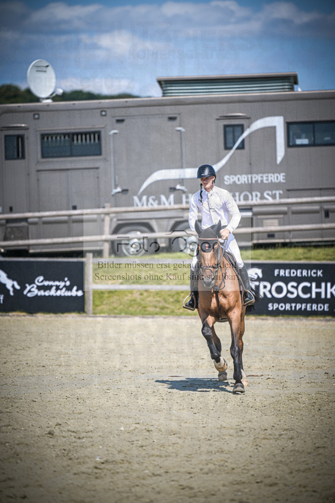 DOS_0085 | Entdecke hochwertige Reitturnierfotos von Foto Oger. Professionell, emotional und authentisch – jetzt Lieblingsmomente im Shop bestellen.Deutschlandweite Turnierfotografie. - Realisiert mit Pictrs.com