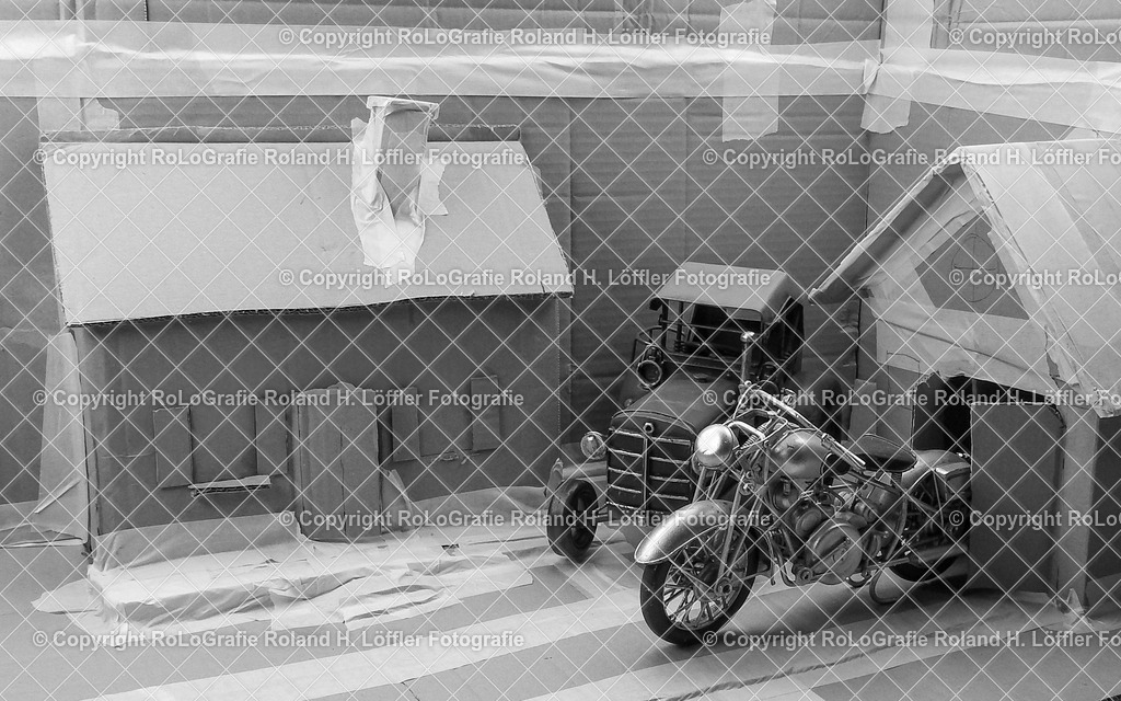 20241105_Modellandschaft mit Fahrzeugen SWoL-4 | Modellfahrzeug in Modellandschaft - Realisiert mit Pictrs.com