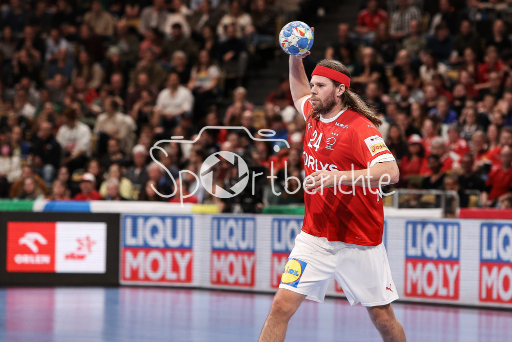 Dänemark - Portugal | Mikkel HANSEN (DEN #24) am Ball / Freisteller / Einzelfoto