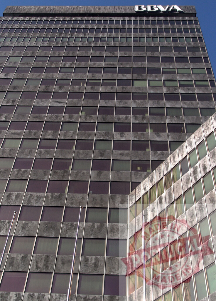 BBVA Tower skyscraper modern business architecture in Madrid. Spain - Bilbao | BBVA Tower, an imposing skyscraper in Madrid, representing finance and corporate architecture - Realisiert mit Pictrs.com