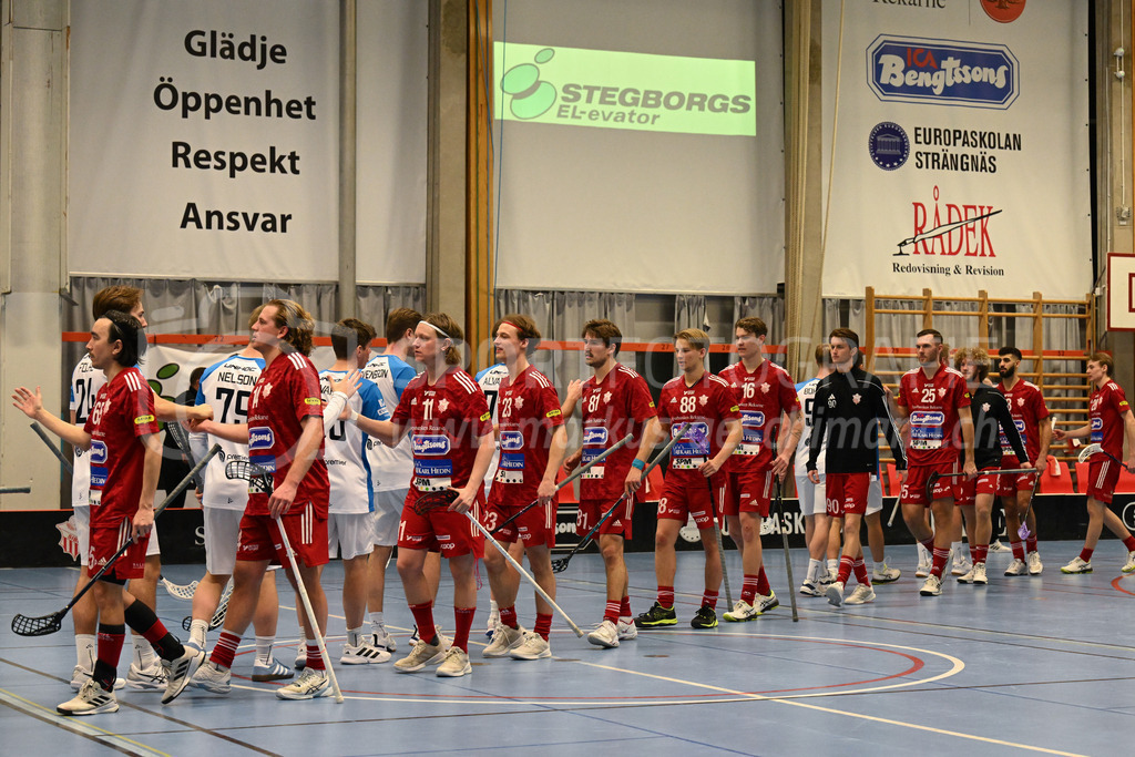 Strängnäs IBK vs FBC Kalmarsund Ungdom - 6. =January= 2024 | Strängnäs IBK vs FBC Kalmarsund Ungdom
Thomas Arena, Strängnäs
Shake hands after the game.
Bild: Sportfotografie Markus Aeschimann | www.markus-aeschimann.ch - Realisiert mit Pictrs.com