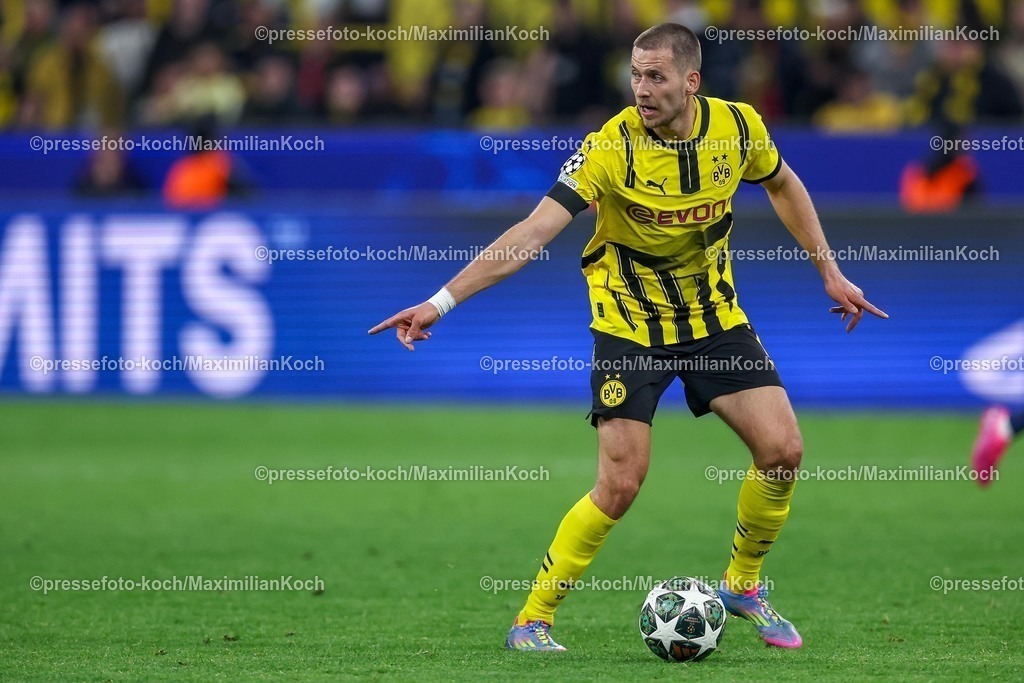 UCL1504251178 | 15.04.2025, Fußball, UEFA Champions League, Borussia Dortmund - FC Barcelona, BVB Stadion, Viertelfinale, Saison 2024 2025: Waldemar Anton (BVB #3) Regulations prohibit any use of photographs as image sequences and or quasi-video.
