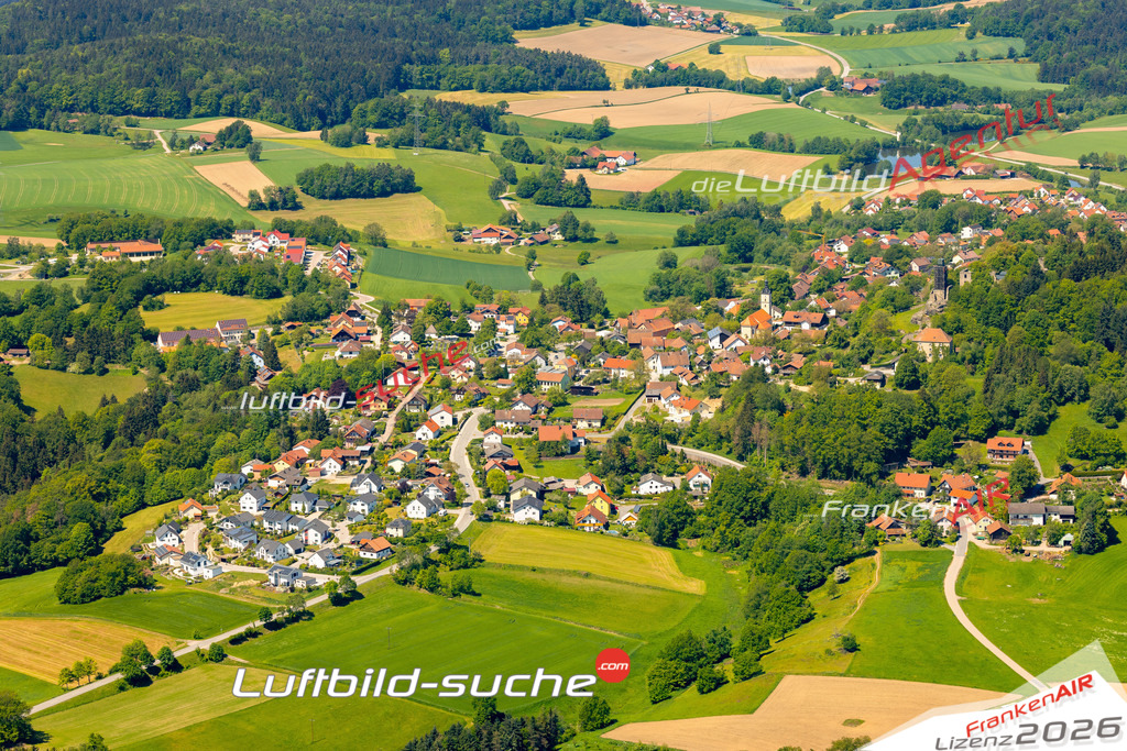 Das Luftbild zeigt : Schwaig Brennberg - Die Luftaufnahme wurde 2024 vom UL-Flugzeug aus erstellt ( keine Drohne ) - Hochauflösende Luftaufnahme - Für grossformatige Ausdrucke geeignet. Die Geschenkidee !Mit Lizenz und Bildrechte bestellbar