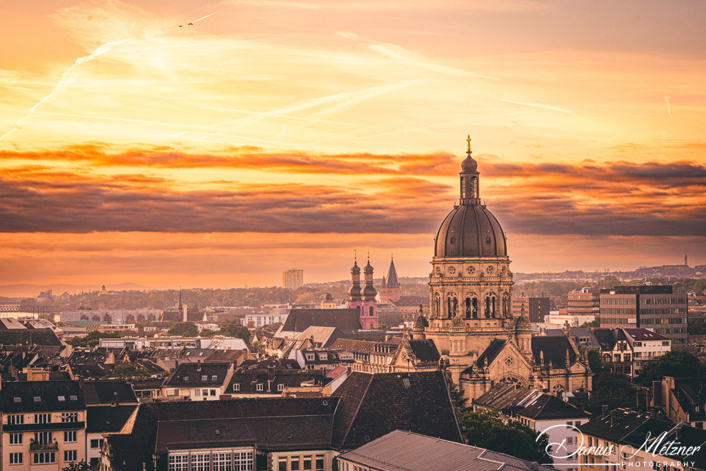 Sonnenaufgang über der Christuskirche | Sonnenaufgang über der Christuskirche in Mainz